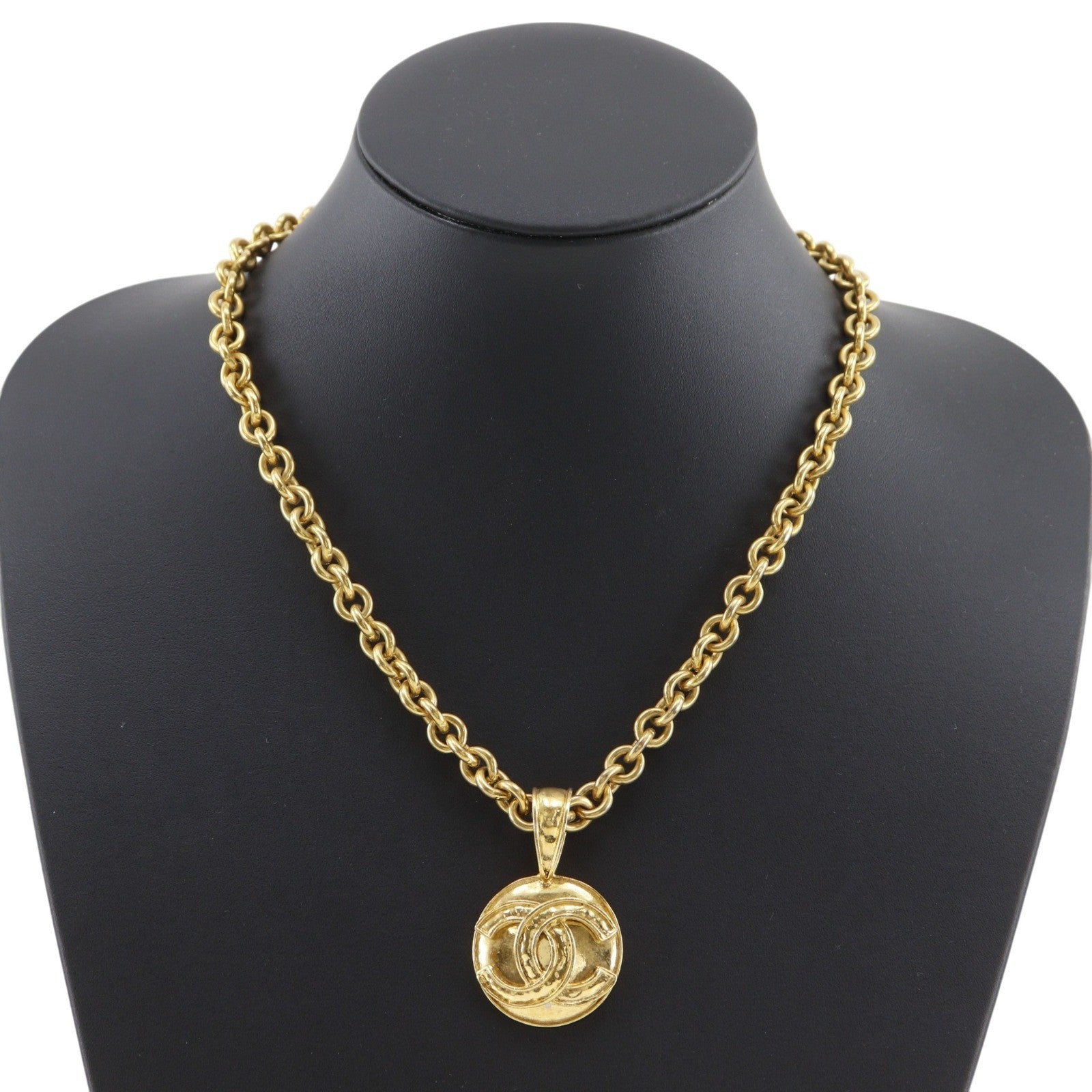 Chanel Vintage Cc Round Pendant Long Metal Gold Gold_Plated Necklace Jewelry (Pre-Owned)