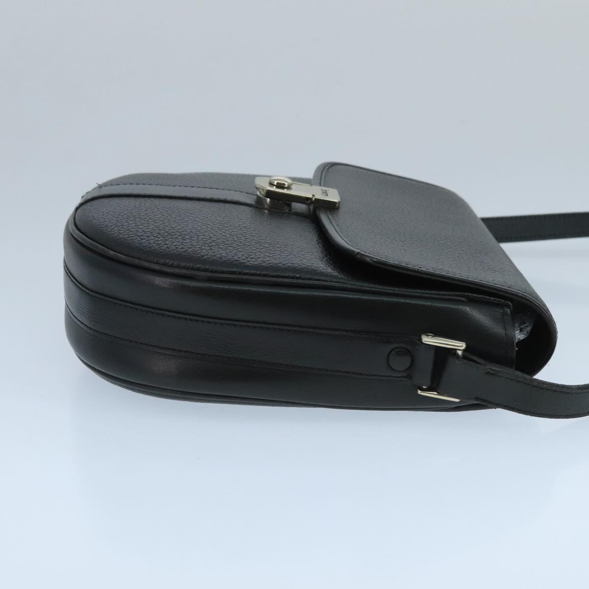 Burberry Black Leather Shoulder Bag (Pre-Owned)
