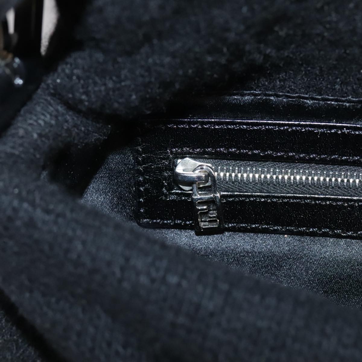 Fendi Mamma Baguette Black Wool Shoulder Bag (Pre-Owned)