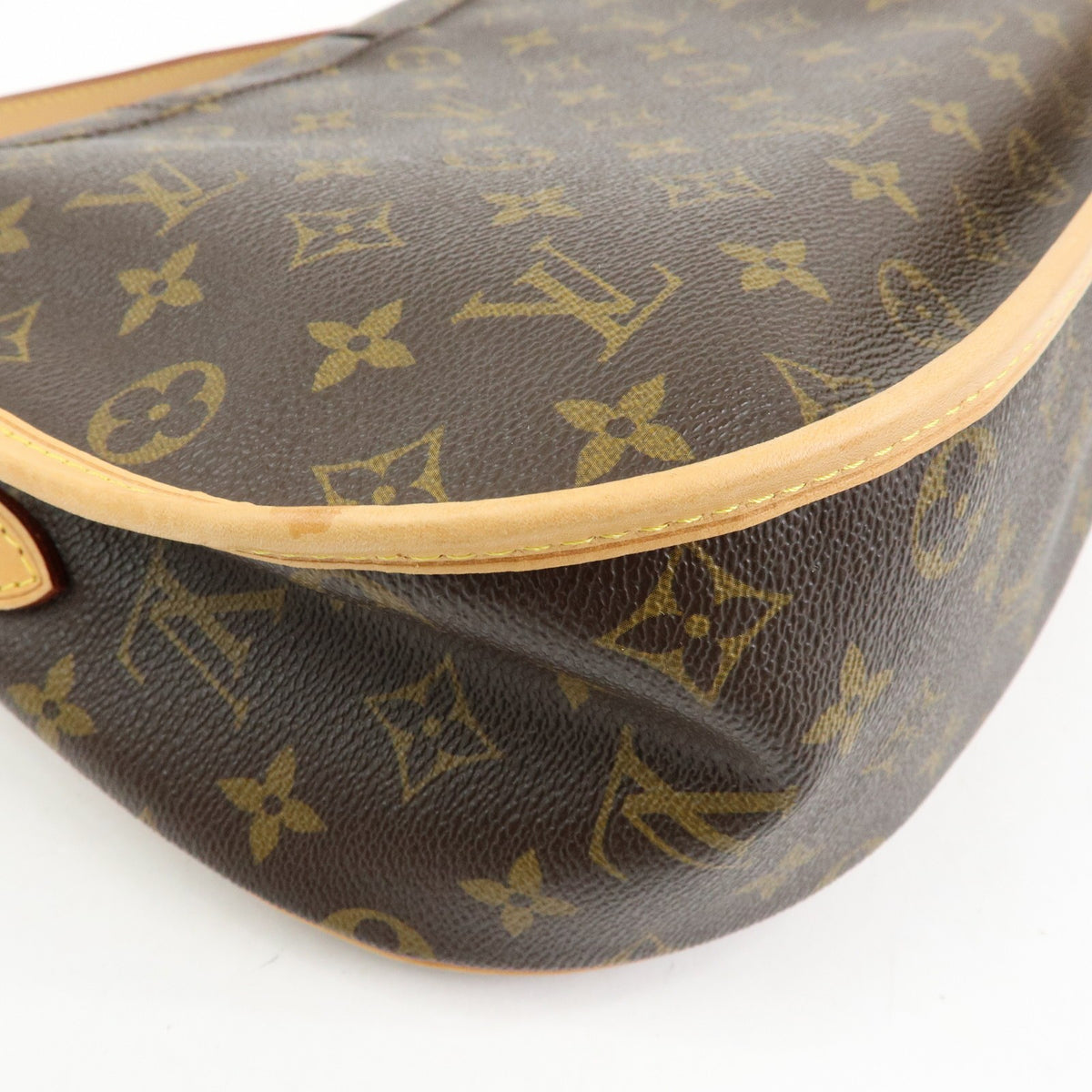 Louis Vuitton Menilmontant Monogram Canvas Brown Canvas Handbag (Pre-Owned)