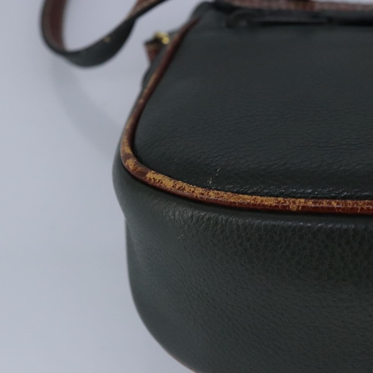 Bally Vintage Leather Green Leather Shoulder Bag Bag (Pre-Owned)