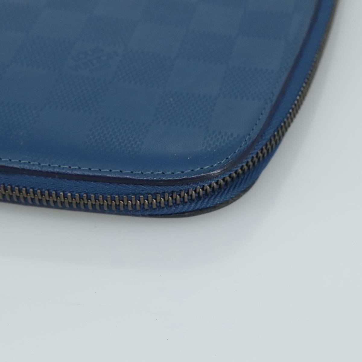 Louis Vuitton Atholl Blue Leather Clutch Bag (Pre-Owned)