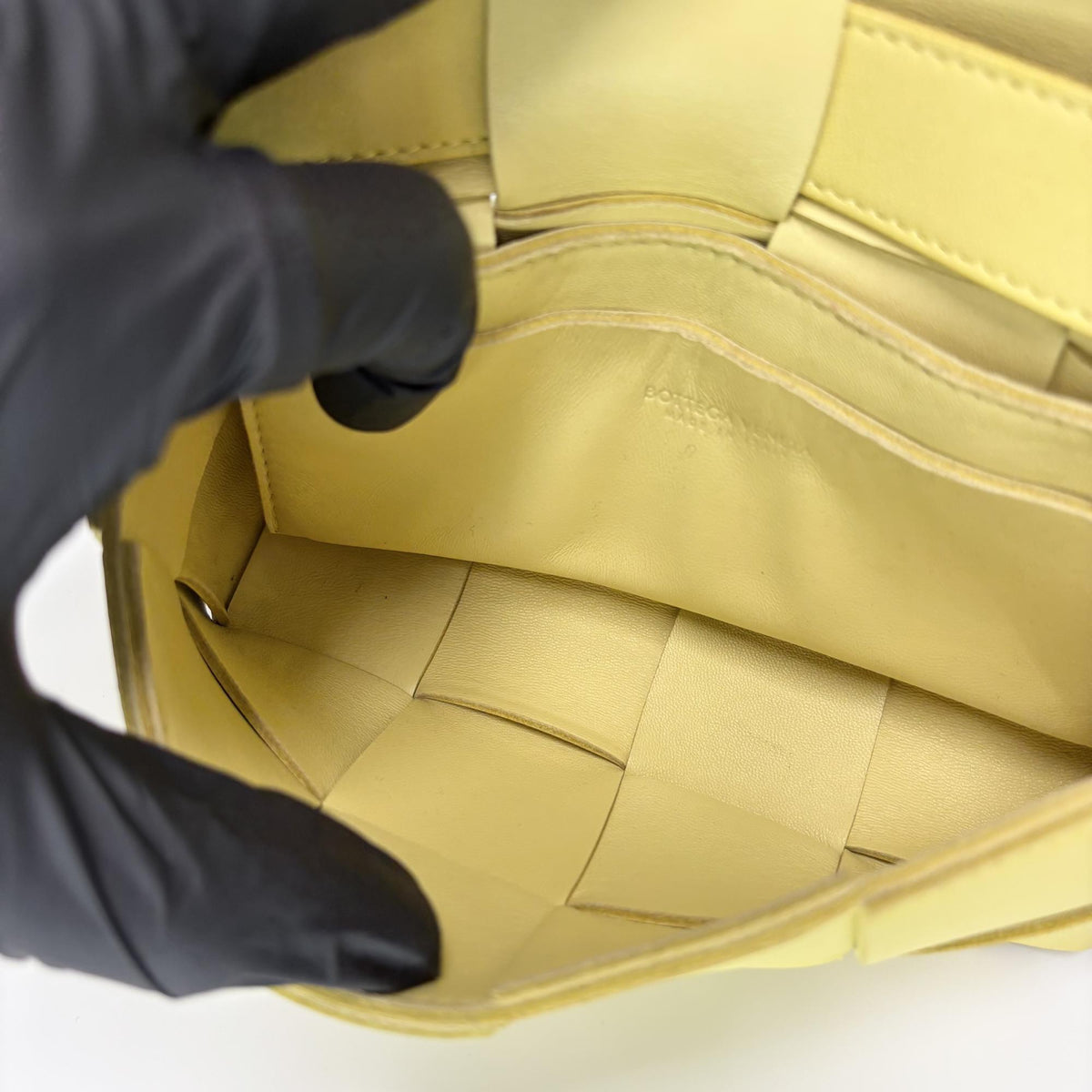 Bottega Veneta Fun Cassette Maxi Intrecciato Leather Yellow Leather Crossbody Bag Bag (Pre-Owned)
