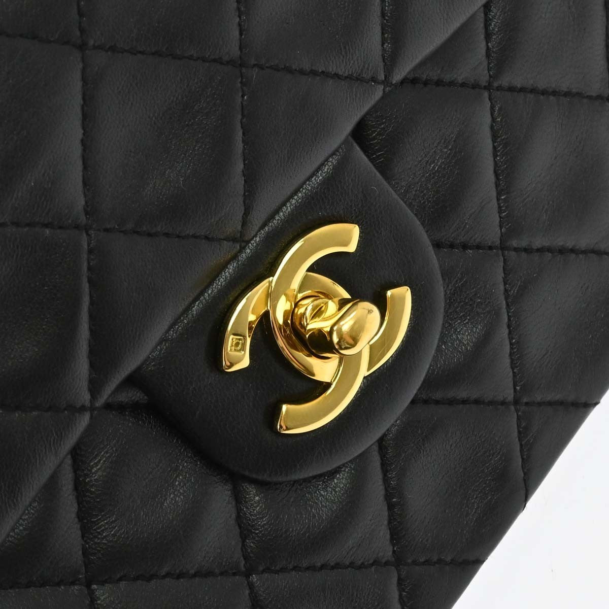 Chanel Vintage Square Classic Single Flap Quilted Lambskin Black Leather Handbag (Pre-Owned)