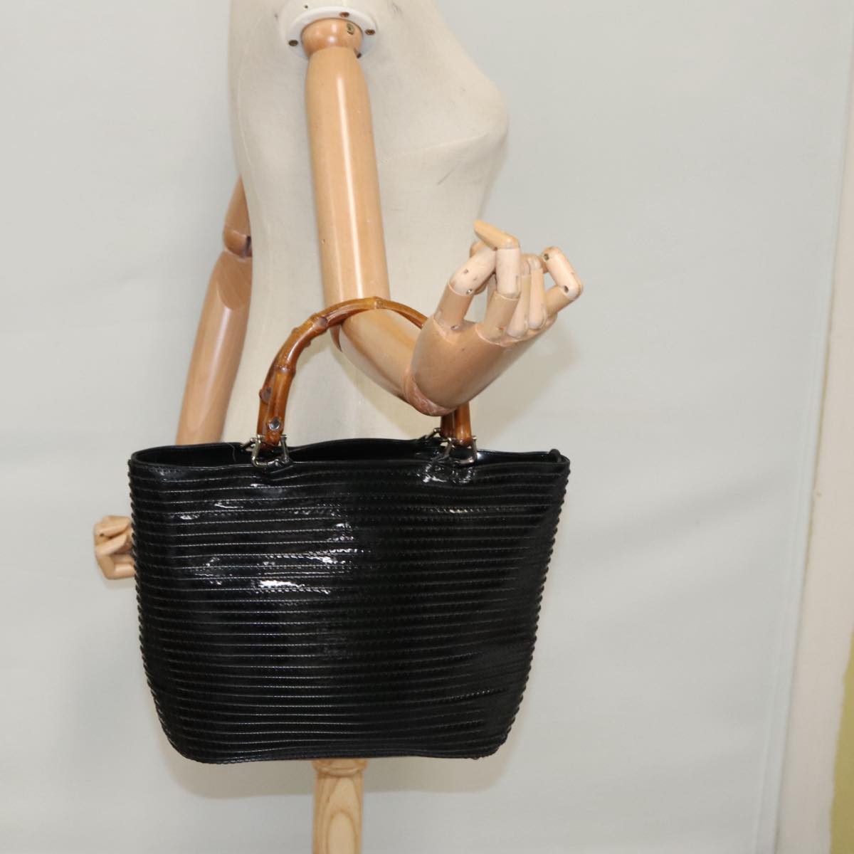 Gucci Bamboo Black Patent Leather Handbag (Pre-Owned)