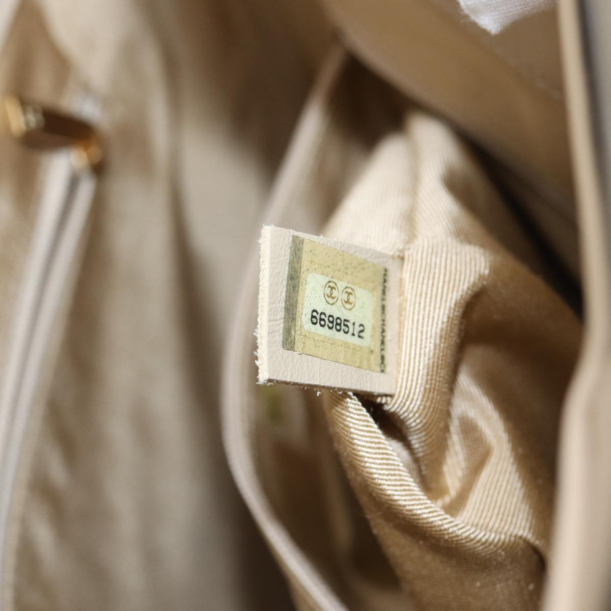 Chanel Beige Patent Leather Handbag (Pre-Owned)