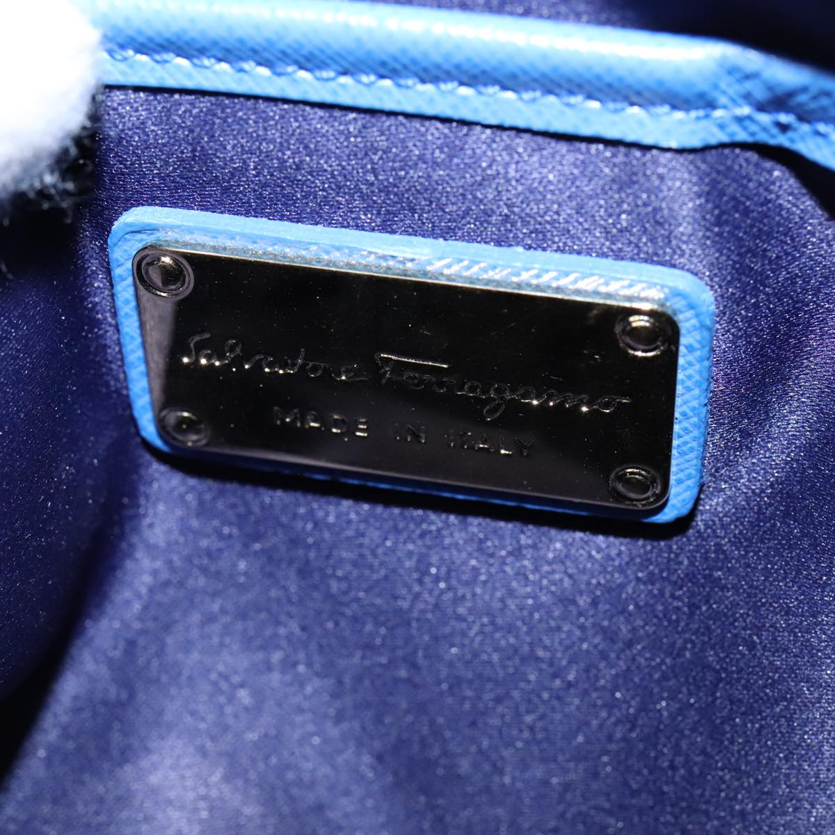 Salvatore Ferragamo Vara Blue Leather Shoulder Bag (Pre-Owned)
