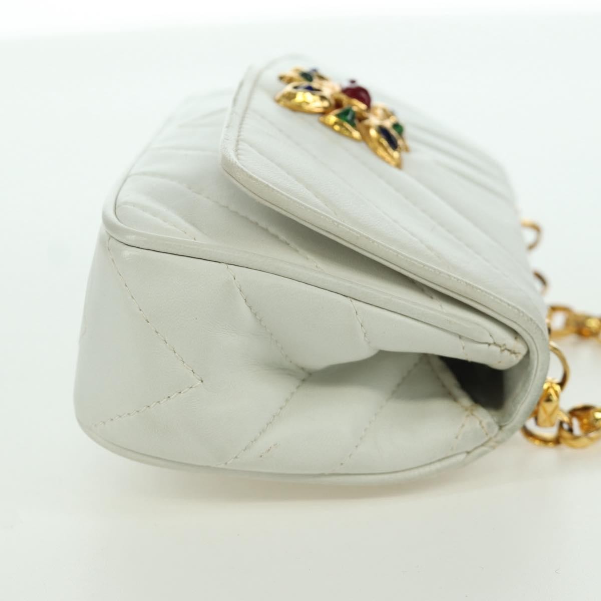 Chanel Vintage Gripoix Flap Leather White Leather Shoulder Bag Bag (Pre-Owned)