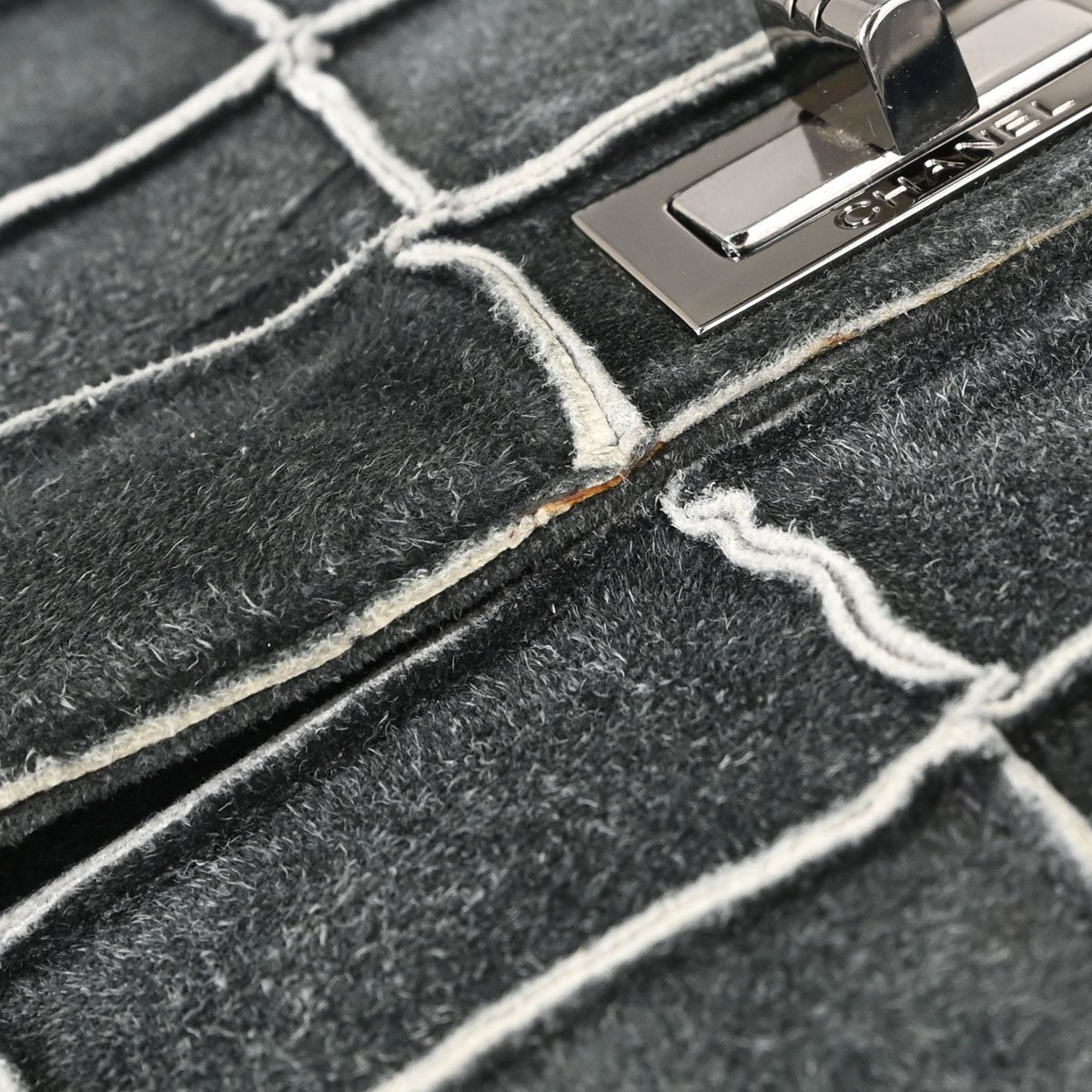 Chanel Reissue Flap Suede Patchwork Gray Suede Handbag (Pre-Owned)