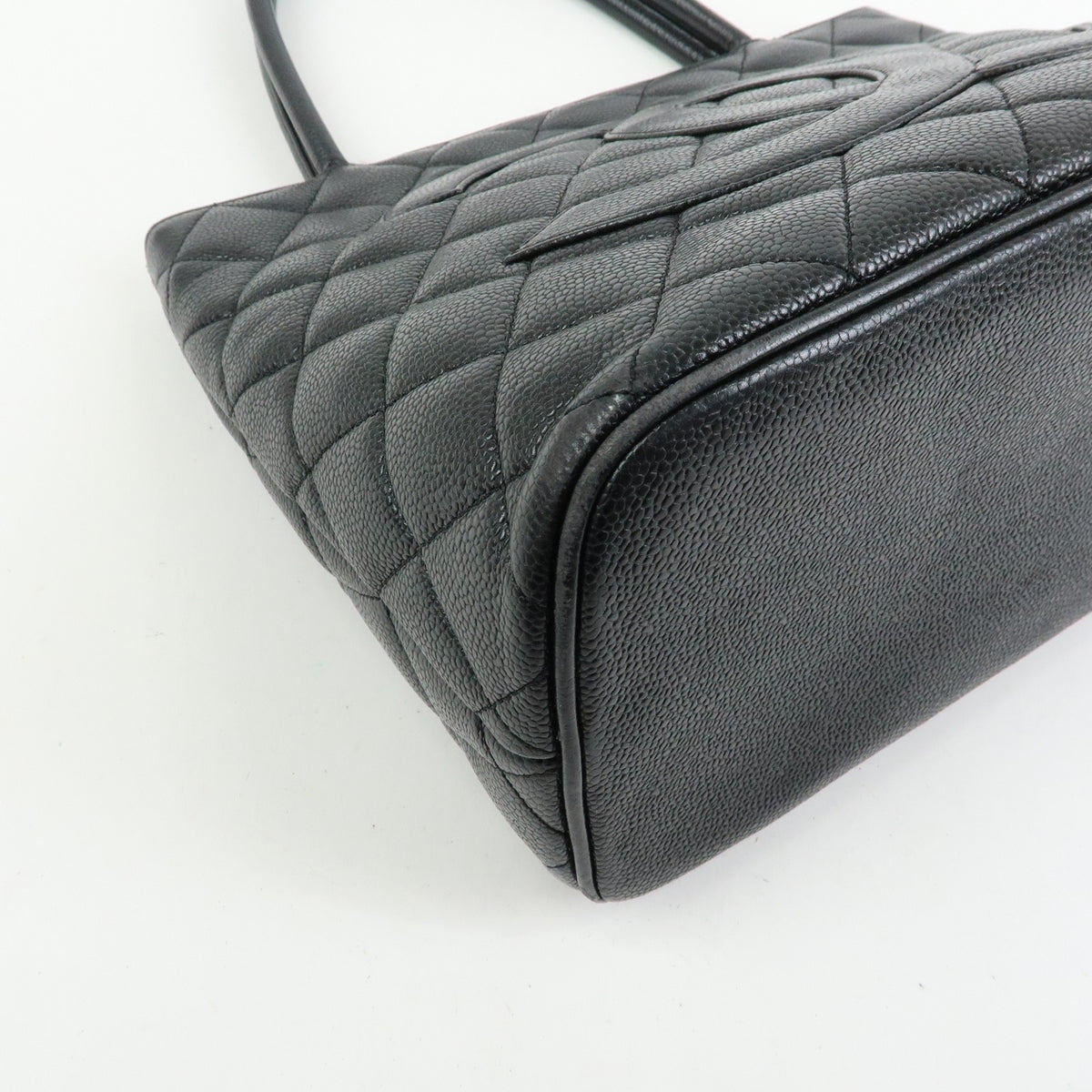 Chanel Medallion Quilted Caviar Black Leather Tote Bag Bag (Pre-Owned)