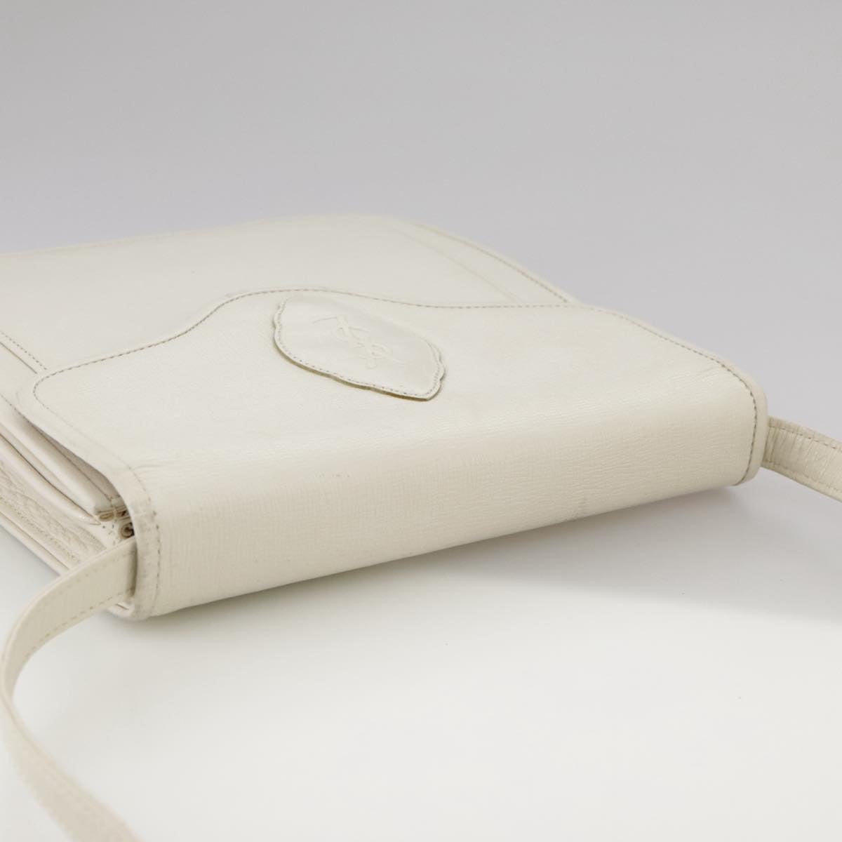 Saint Laurent Ysl Line White Leather Shoulder Bag (Pre-Owned)
