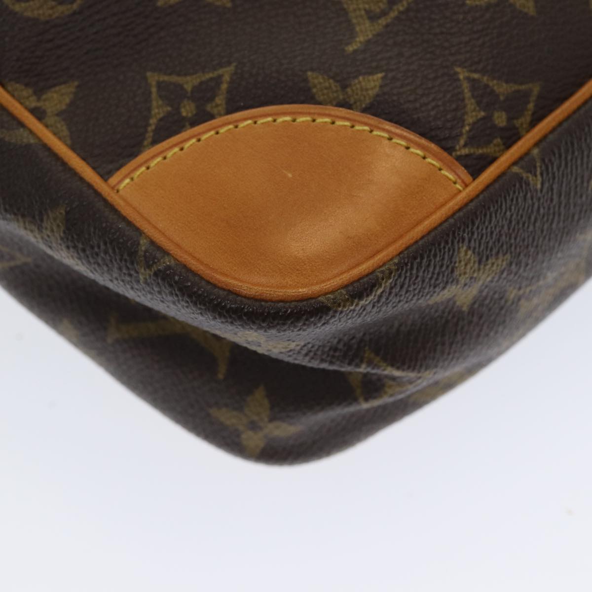 Louis Vuitton Compiegne 28 Brown Canvas Clutch Bag (Pre-Owned)