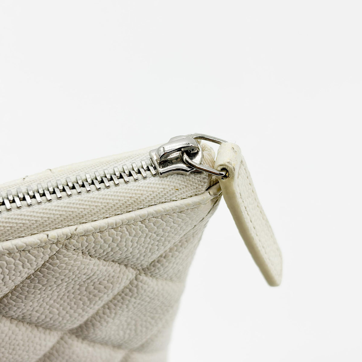 Chanel Classic O Case Quilted Caviar White Leather Clutche & Pouche Bag (Pre-Owned)
