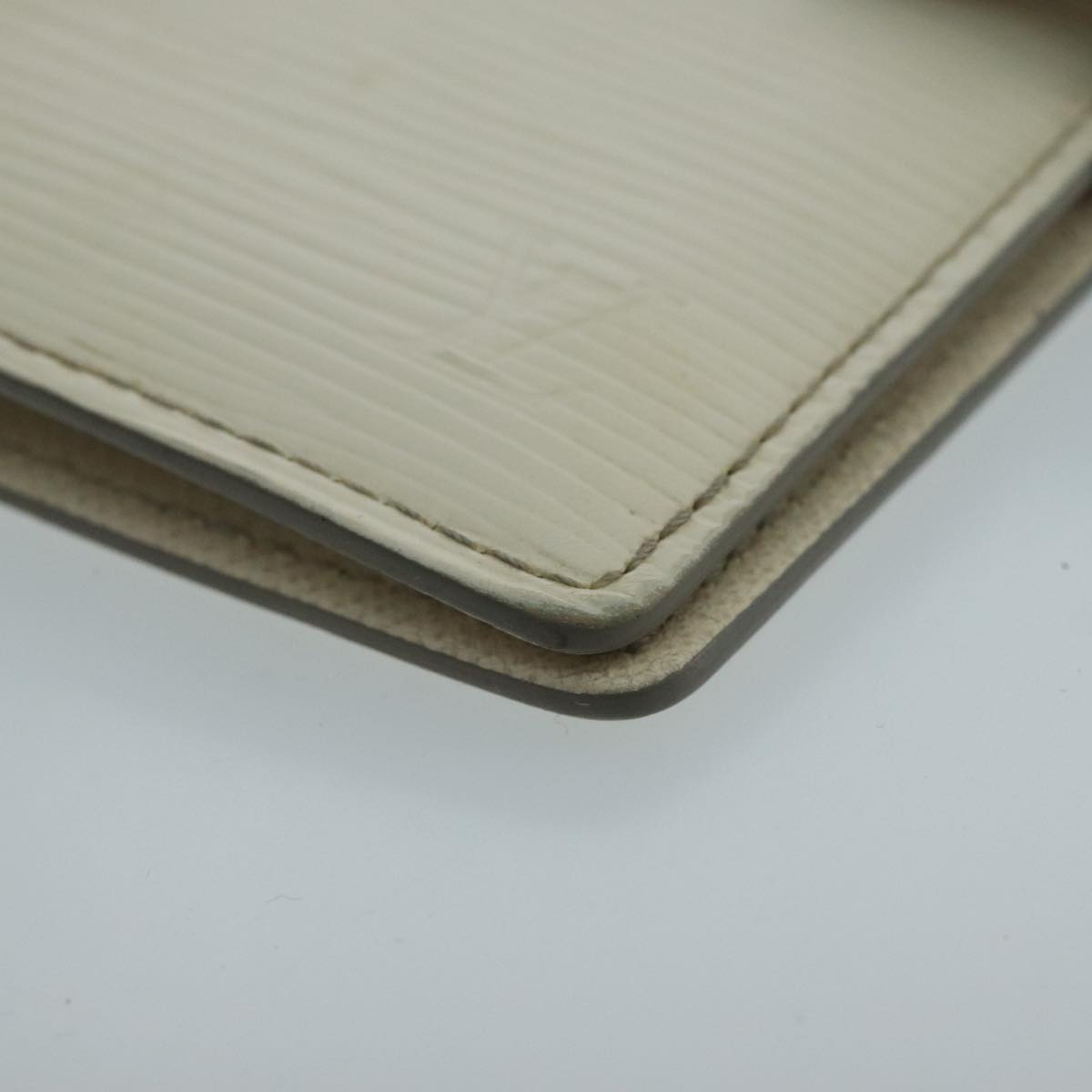 Louis Vuitton Agenda Pm White Leather Wallet  (Pre-Owned)