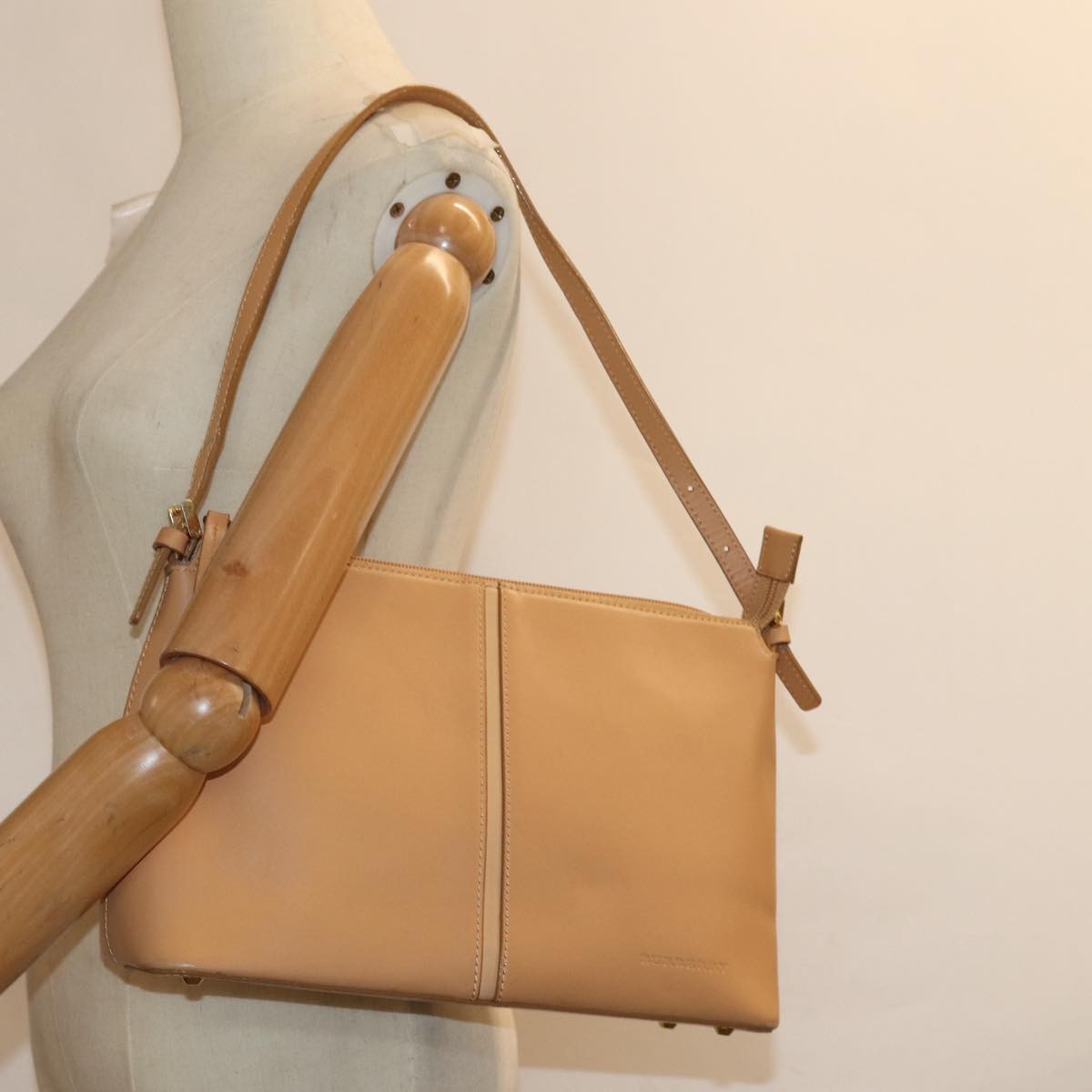 Burberry Vintage Leather Beige Leather Shoulder Bag Bag (Pre-Owned)