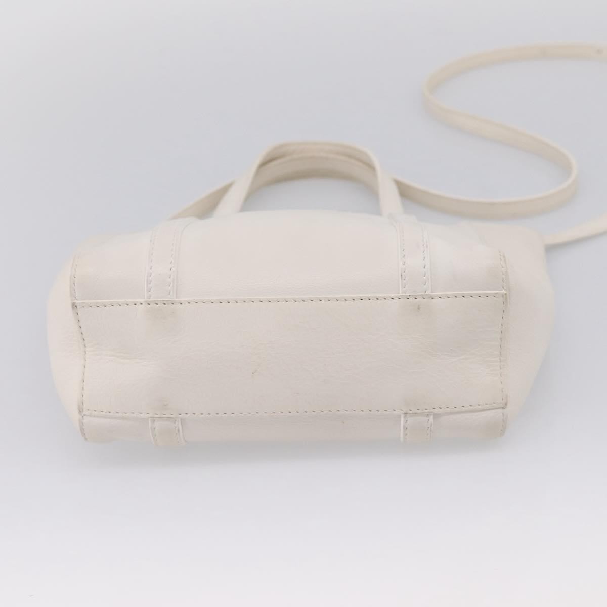 Balenciaga Everyday Leather White Leather Tote Bag Bag (Pre-Owned)