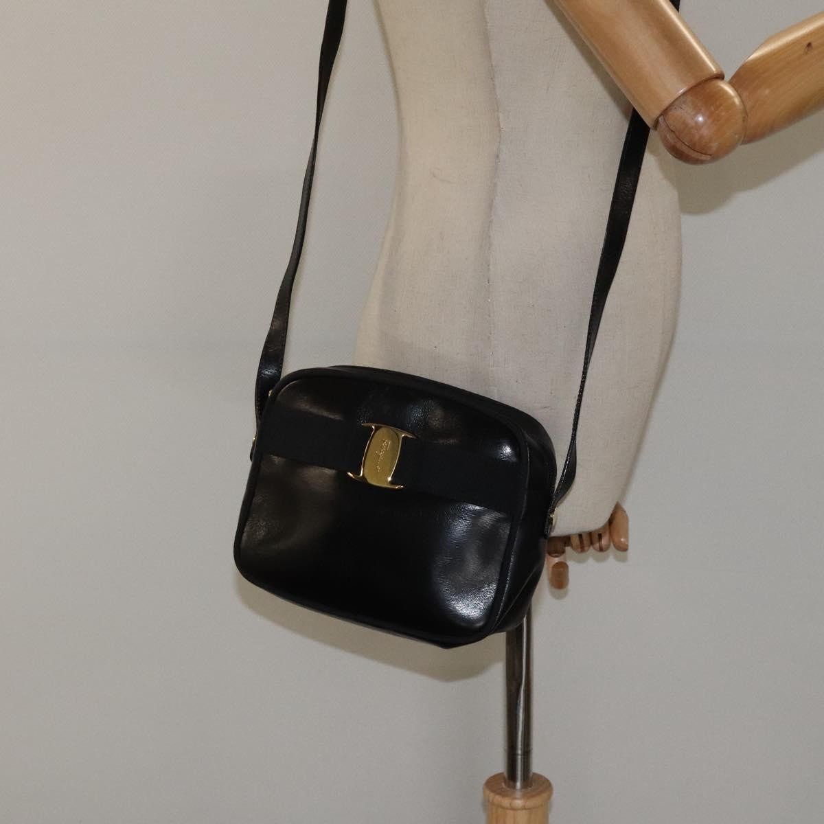 Salvatore Ferragamo Vara Bow Camera Leather Black Leather Shoulder Bag Bag (Pre-Owned)