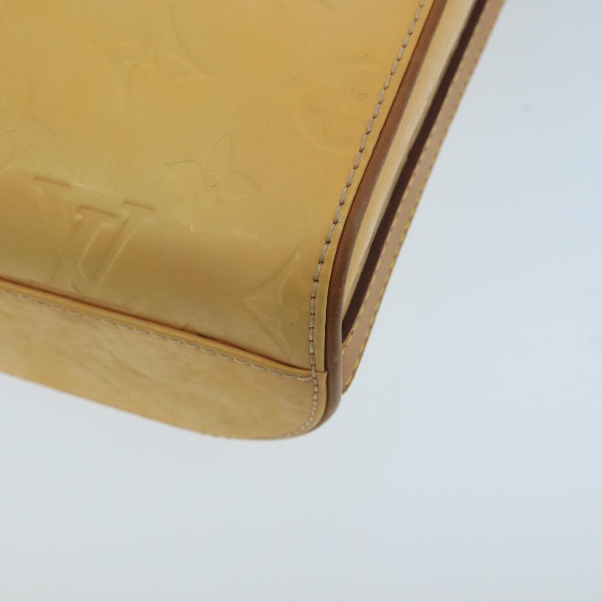 Louis Vuitton Sullivan Yellow Patent Leather Shoulder Bag (Pre-Owned)