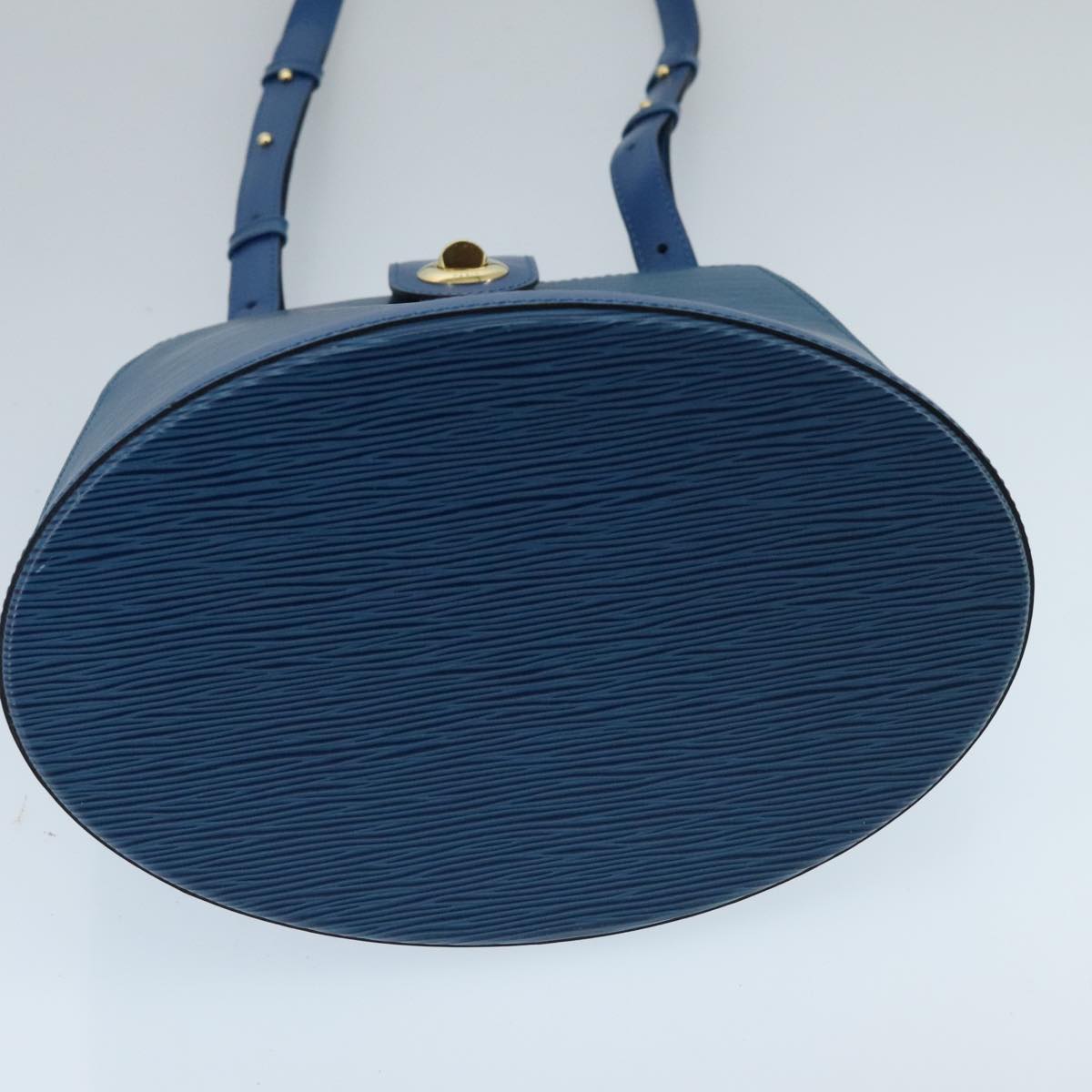 Louis Vuitton Cluny Blue Leather Shoulder Bag (Pre-Owned)