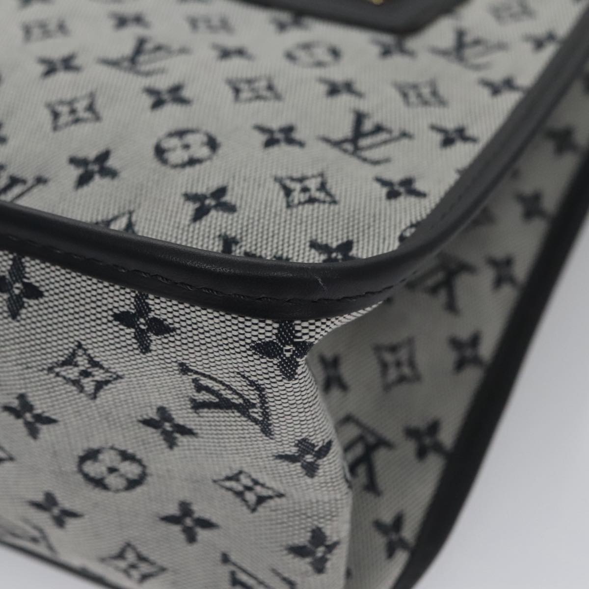 Louis Vuitton Catherine Grey Canvas Handbag (Pre-Owned)