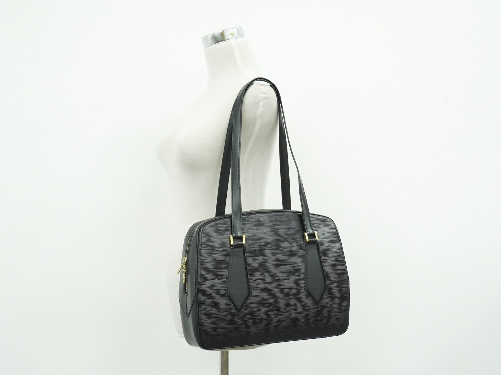 Louis Vuitton Voltaire Epi Leather Black Leather Shoulder Bag Bag (Pre-Owned)