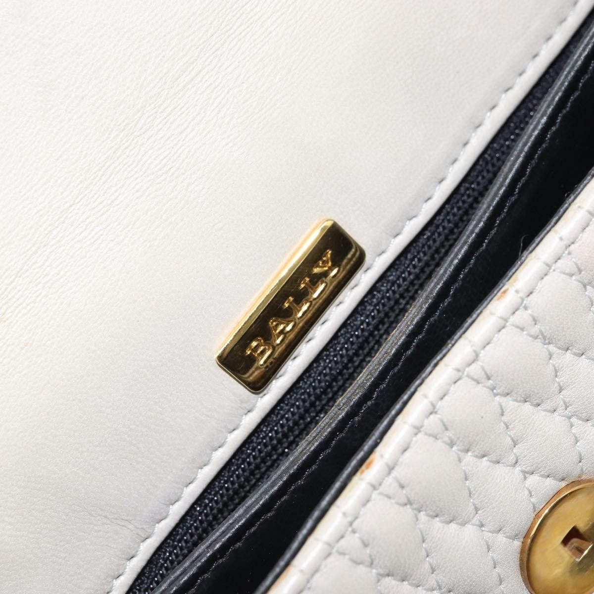 Bally Vintage Leather Beige Leather Handbag (Pre-Owned)