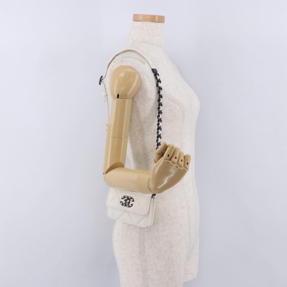 Chanel 19 Flap Coin Purse Belt Quilted Lambskin White Leather Clutche & Pouche Bag (Pre-Owned)