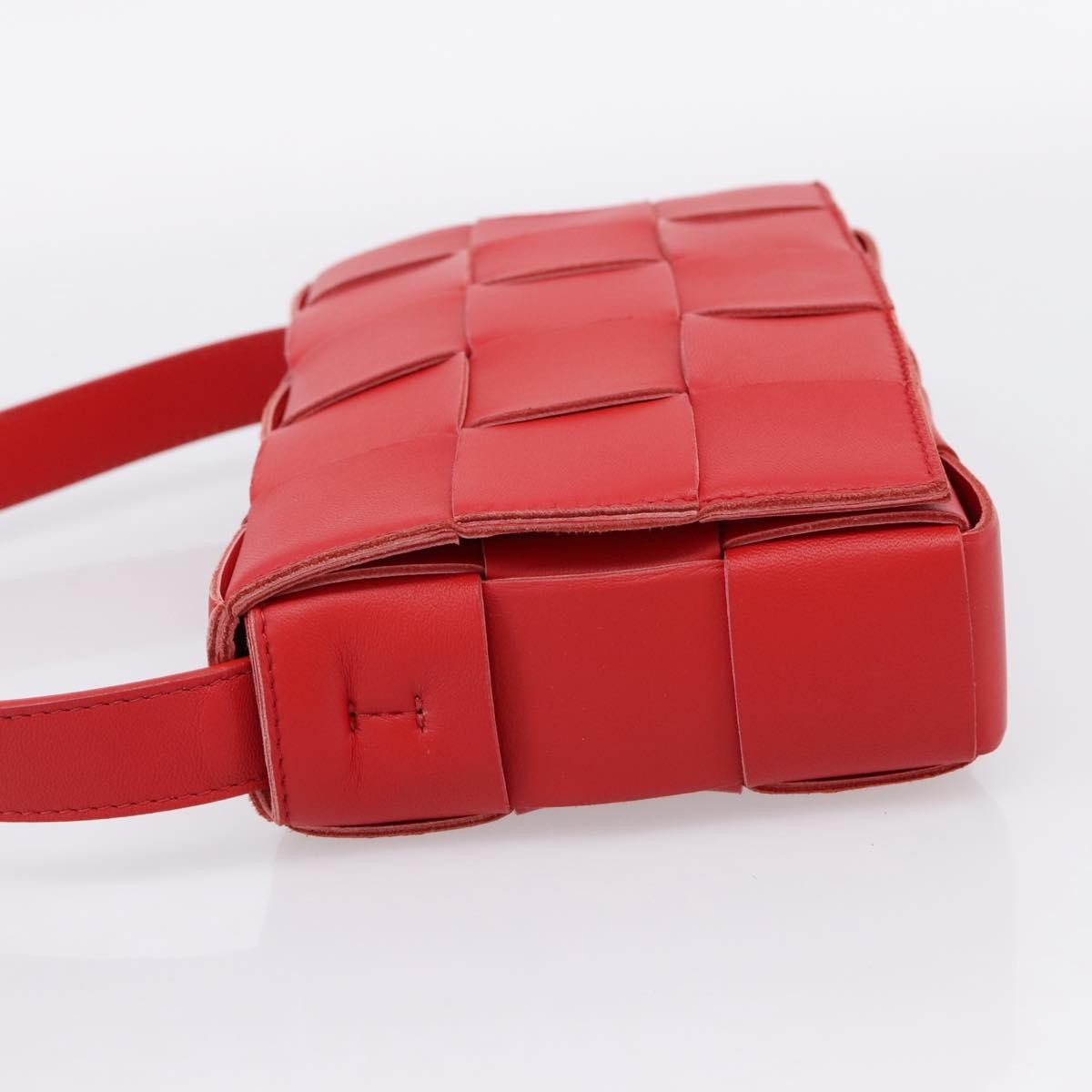 Bottega Veneta Cassette Maxi Intrecciato Leather Red Leather Crossbody Bag Bag (Pre-Owned)