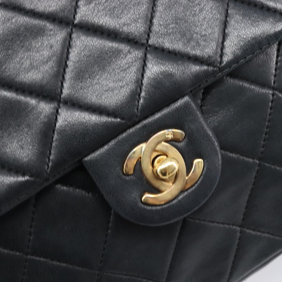 Chanel Vintage Cc Chain Flap Quilted Leather Black Leather Handbag (Pre-Owned)
