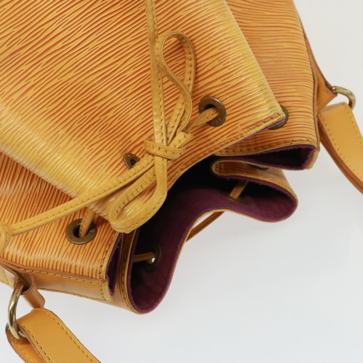 Louis Vuitton Noé Red Leather Shoulder Bag (Pre-Owned)