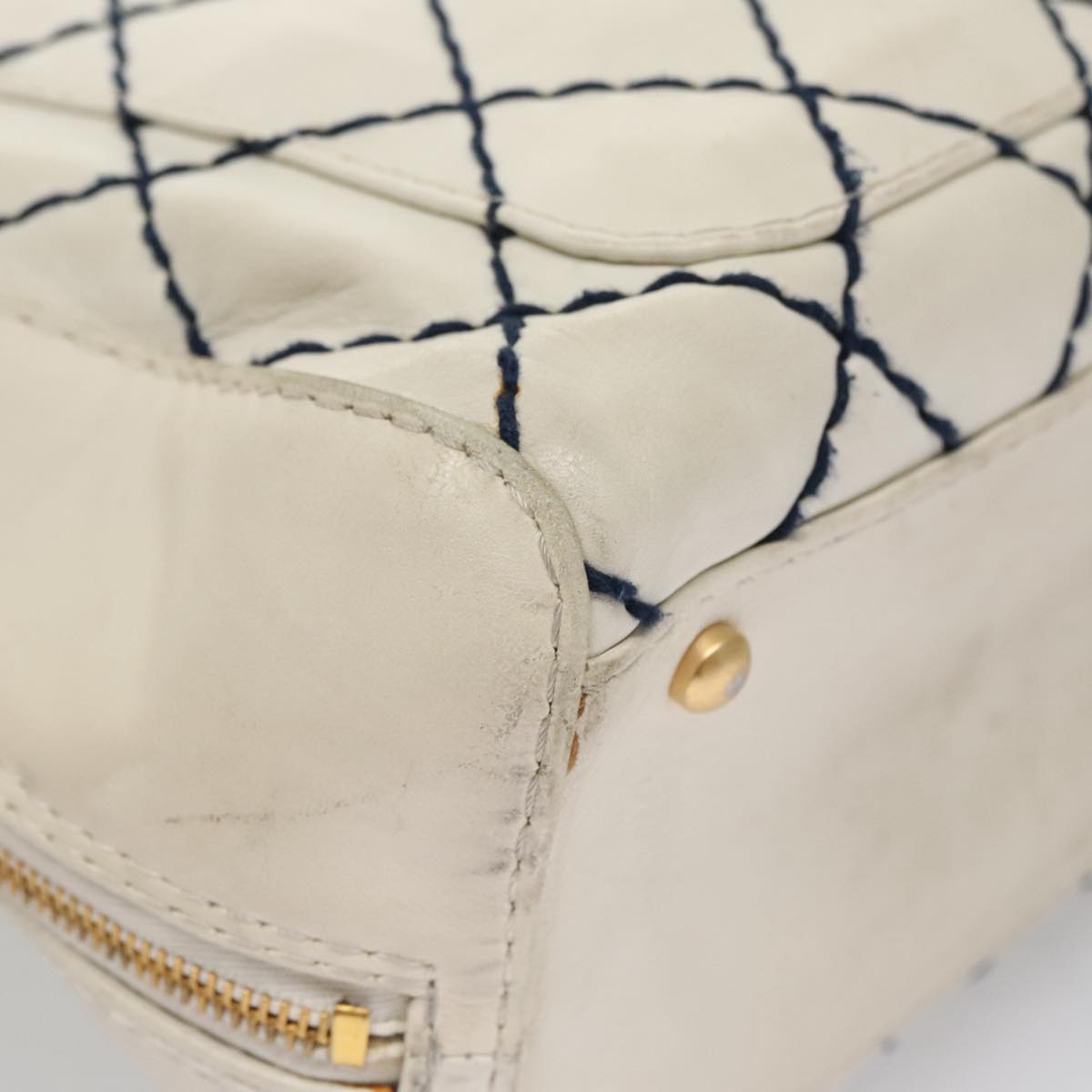 Chanel Wild Stitch White Leather Handbag (Pre-Owned)