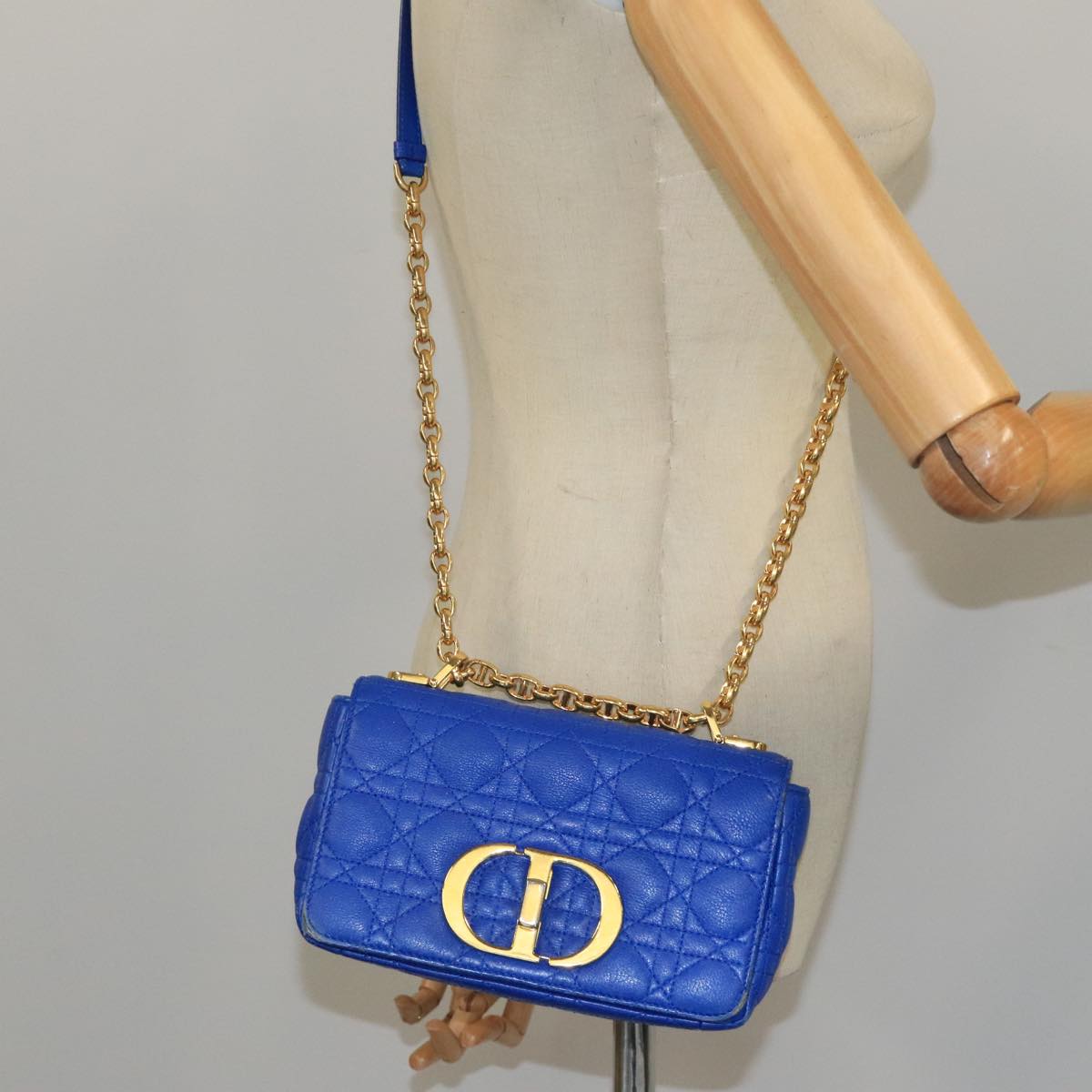 Dior Caro Blue Leather Shoulder Bag (Pre-Owned)