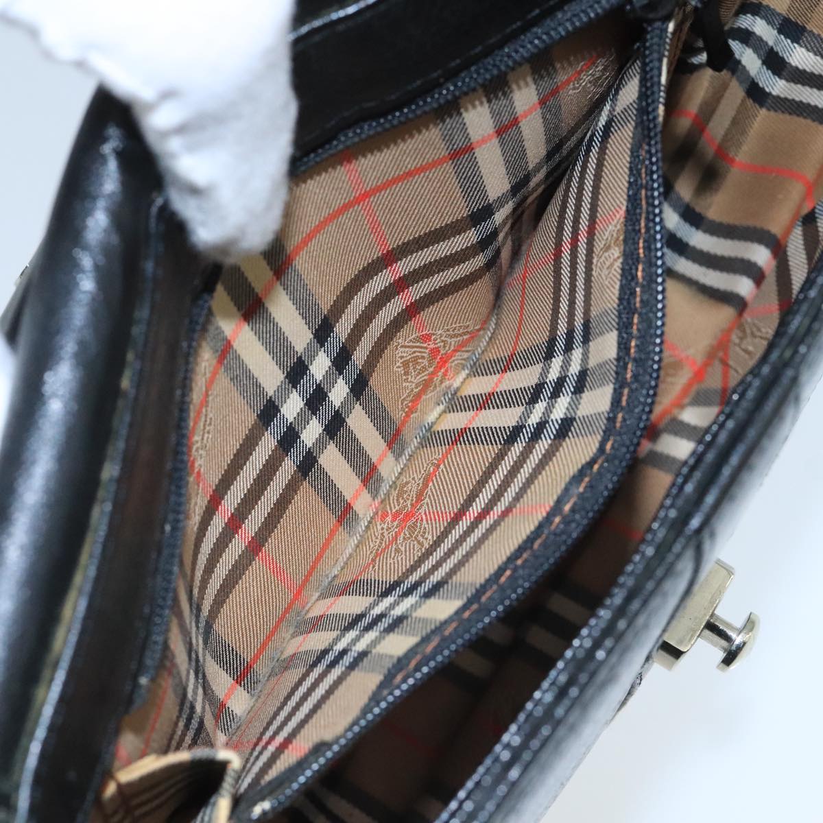 Burberry Black Leather Shoulder Bag (Pre-Owned)