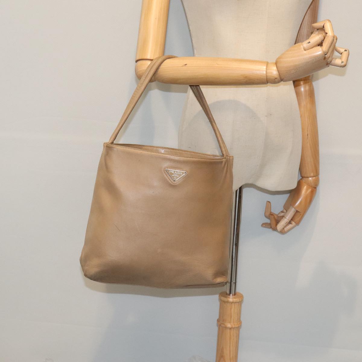 Prada Beige Leather Shoulder Bag (Pre-Owned)