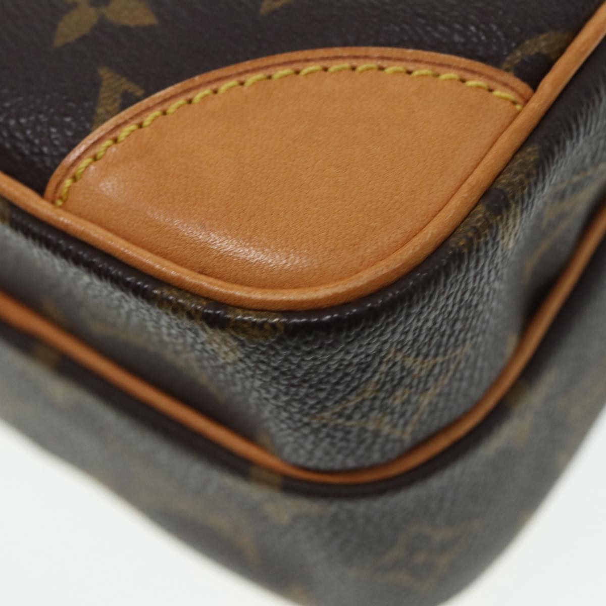Louis Vuitton Amazon Brown Canvas Shoulder Bag (Pre-Owned)