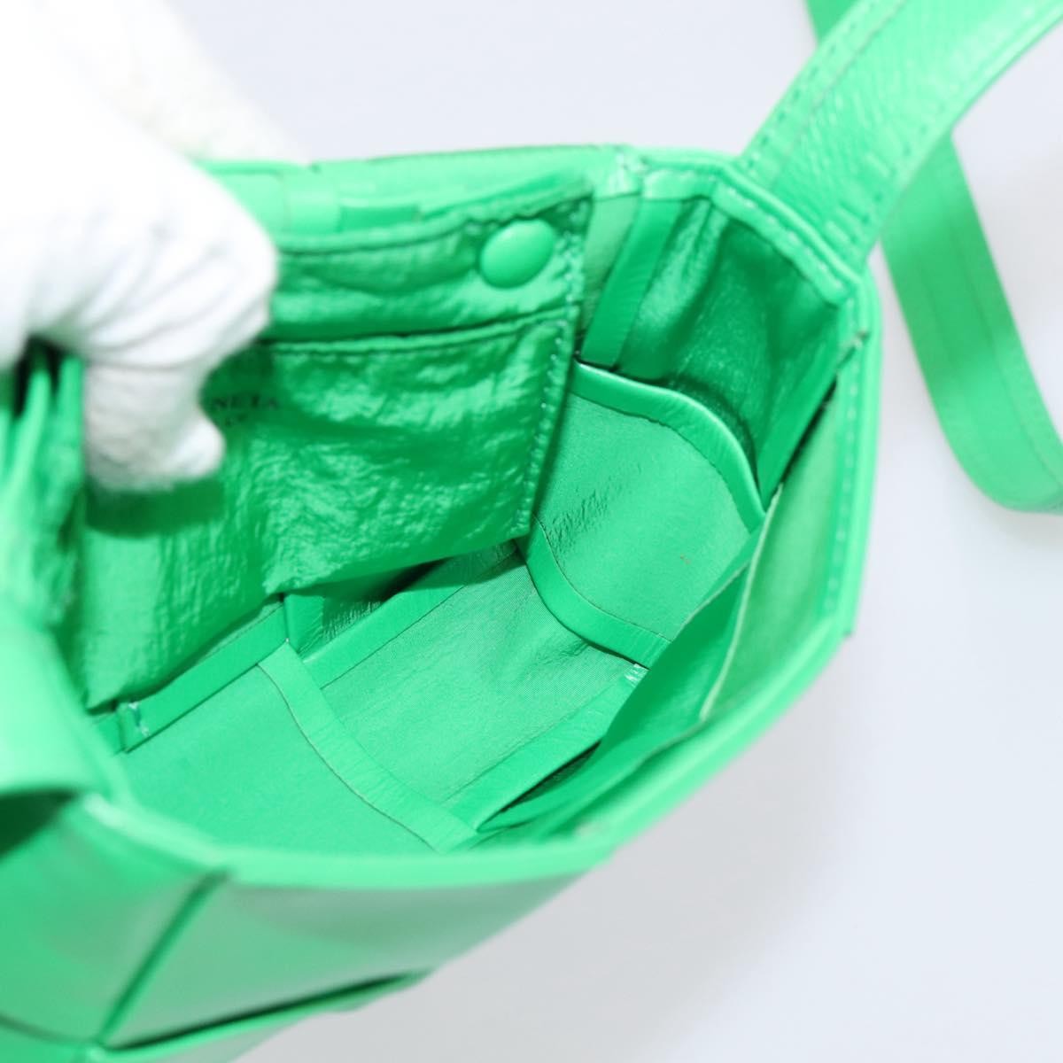 Bottega Veneta Cassette Maxi Intrecciato Leather Green Leather Clutche & Pouche Bag (Pre-Owned)