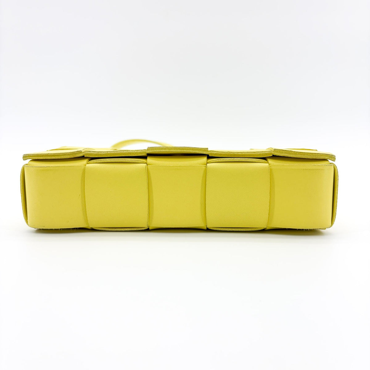 Bottega Veneta Cassette Crossbody Bag Maxi Intrecciato Leather Yellow Leather Crossbody Bag Bag (Pre-Owned)