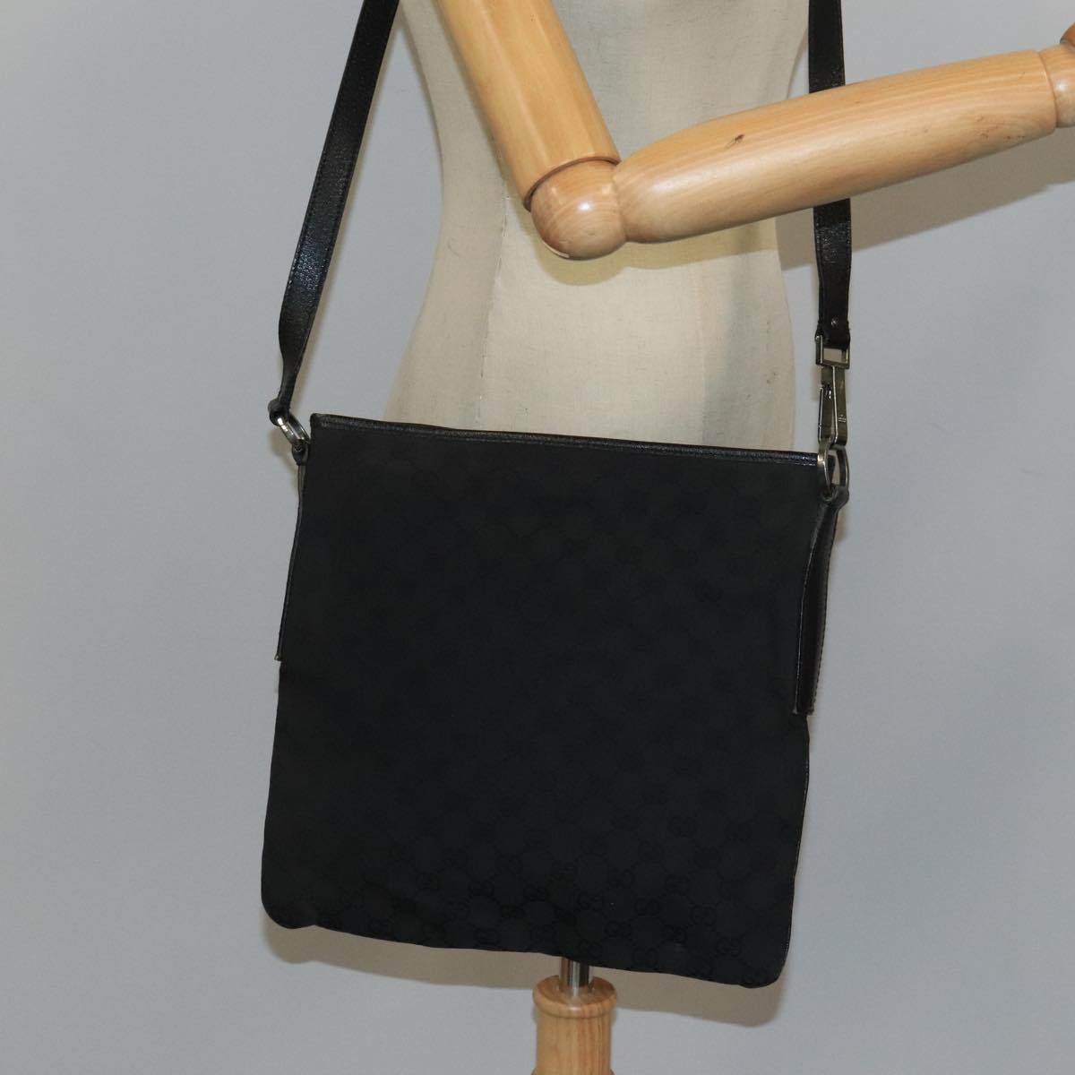 Gucci Black Canvas Shoulder Bag (Pre-Owned)