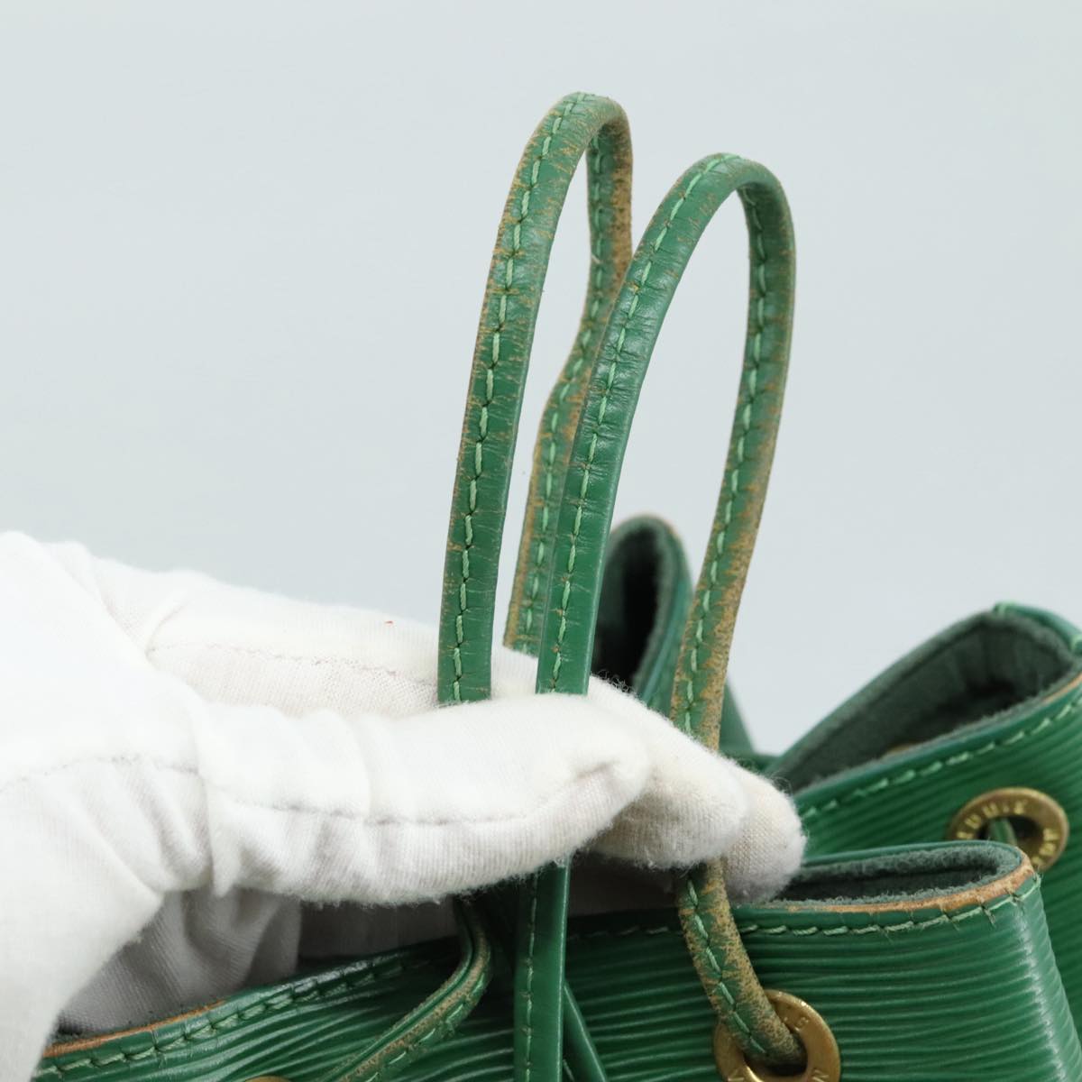 Louis Vuitton Noé Green Leather Shoulder Bag (Pre-Owned)