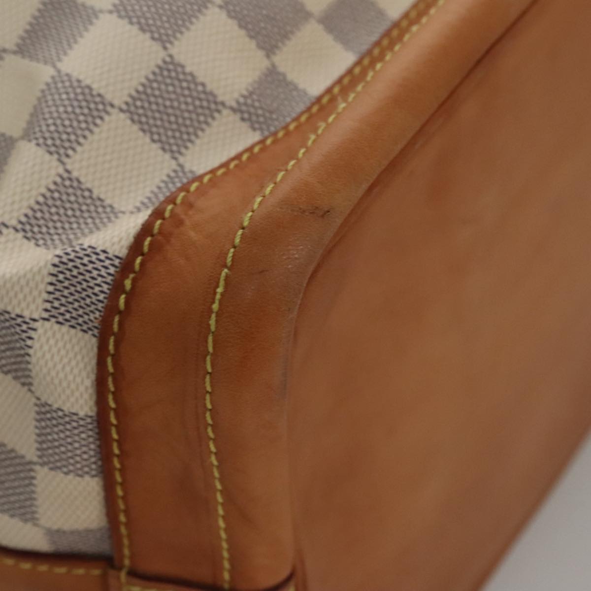 Louis Vuitton Noé White Canvas Shoulder Bag (Pre-Owned)