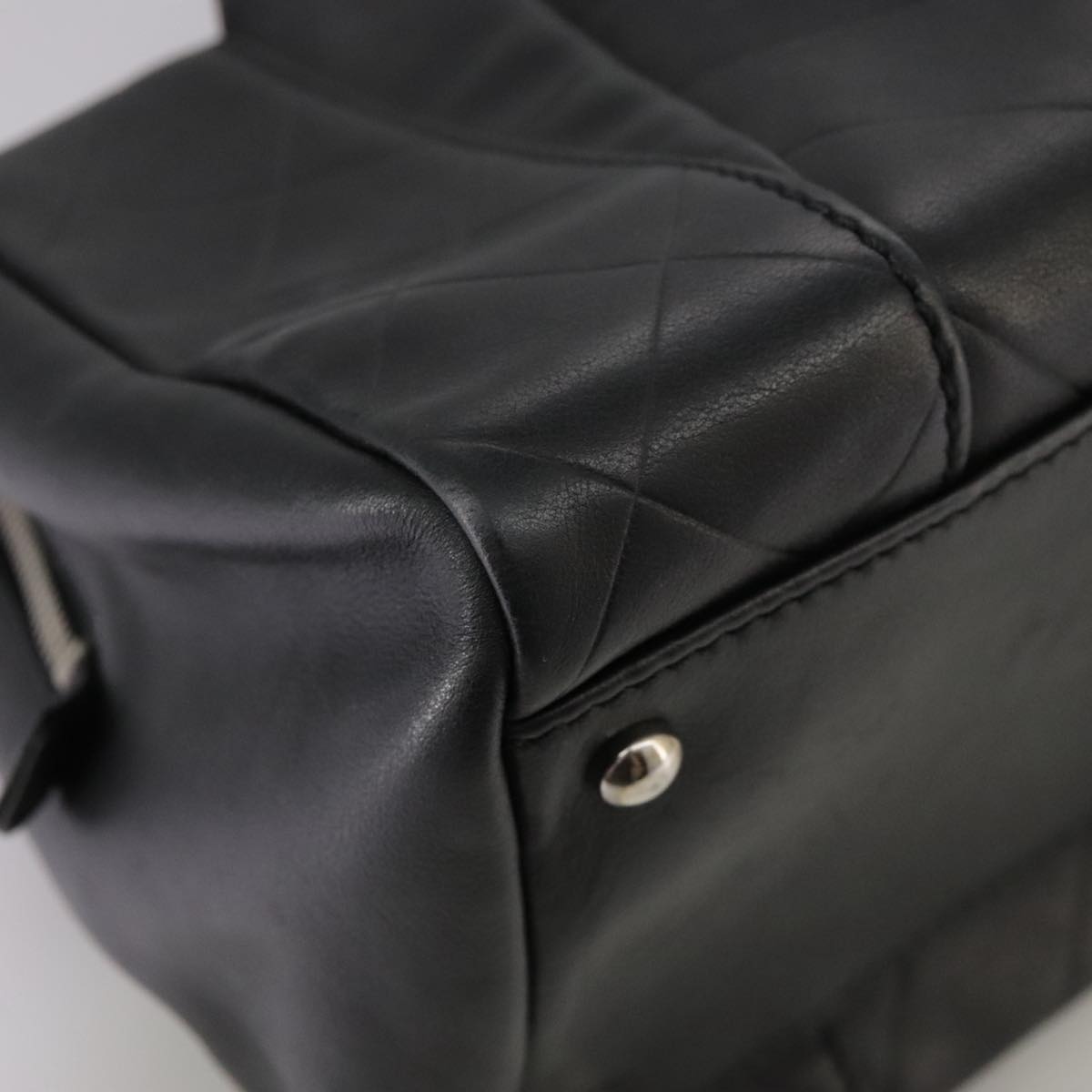 Chanel Logo Cc Black Leather Handbag (Pre-Owned)