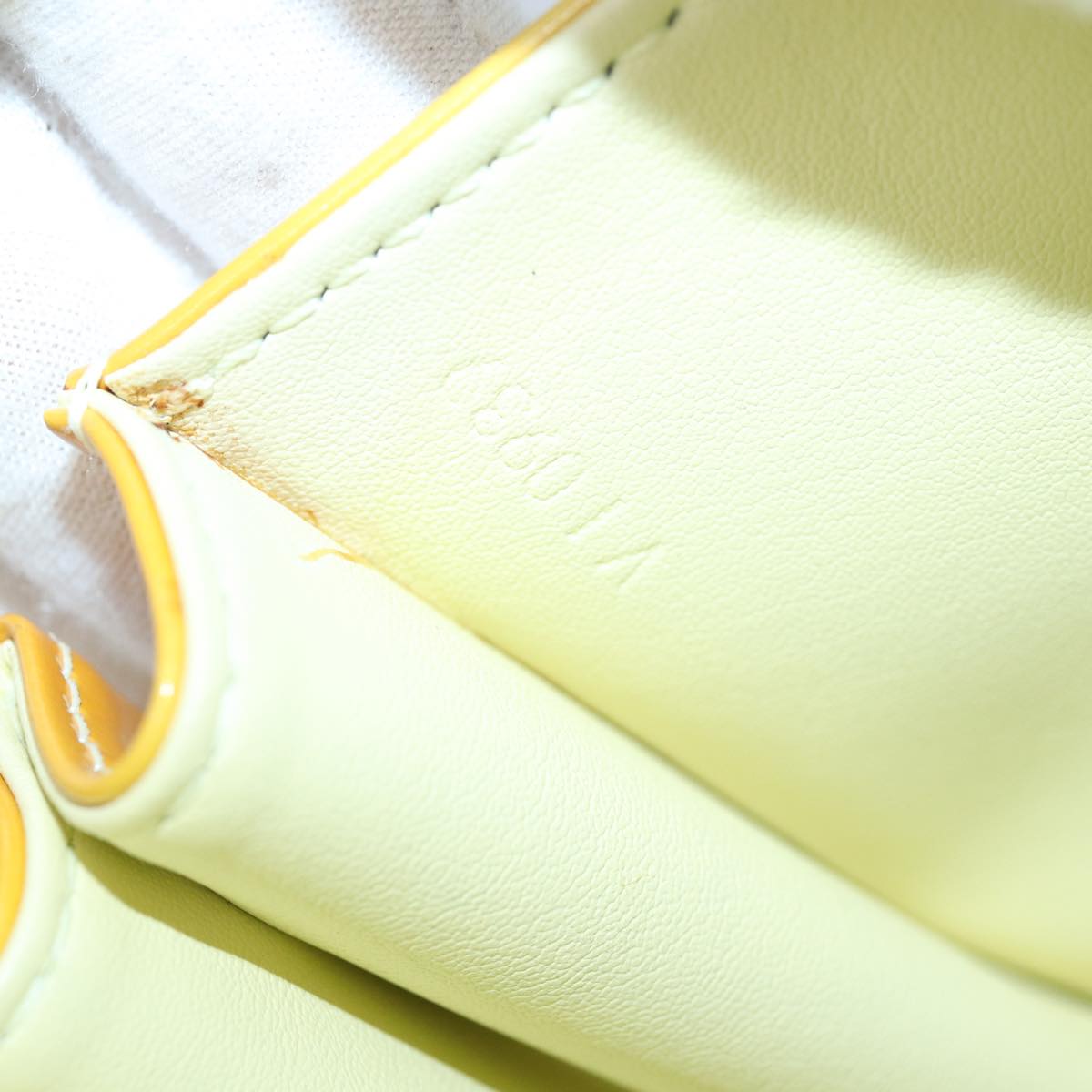 Louis Vuitton Spring Street Yellow Patent Leather Handbag (Pre-Owned)