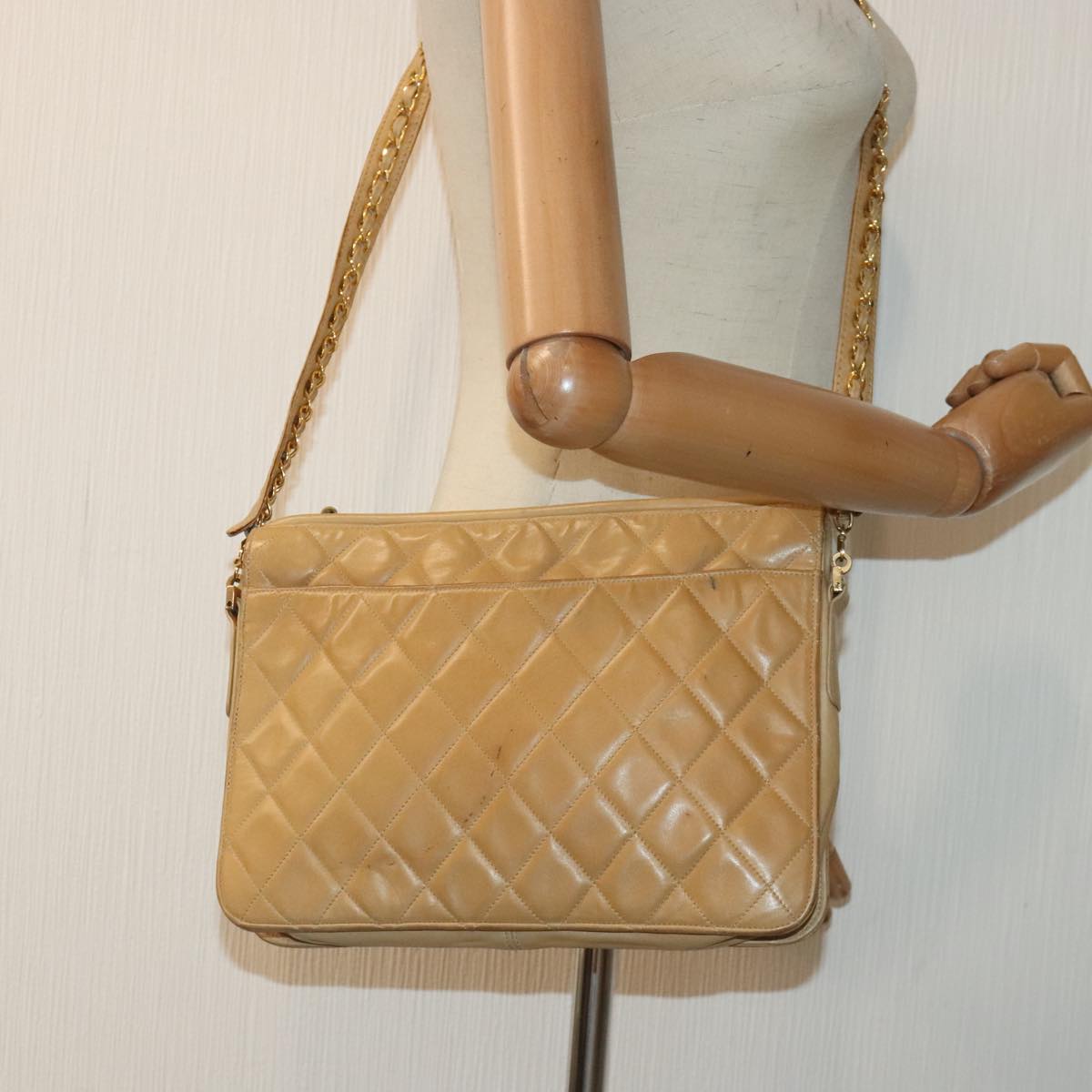 Chanel Camera Beige Leather Shoulder Bag (Pre-Owned)