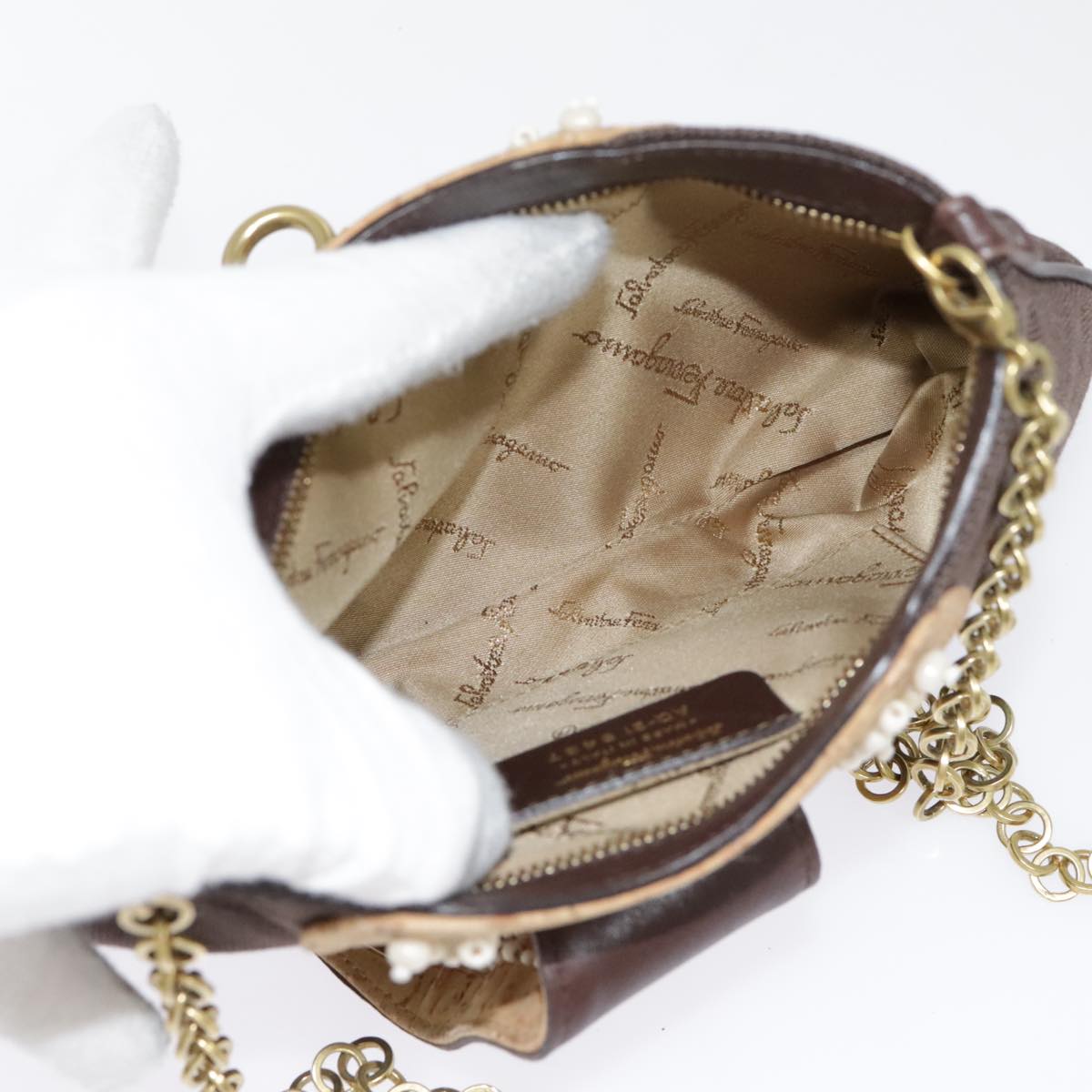 Salvatore Ferragamo Gancini Brown Leather Shoulder Bag (Pre-Owned)