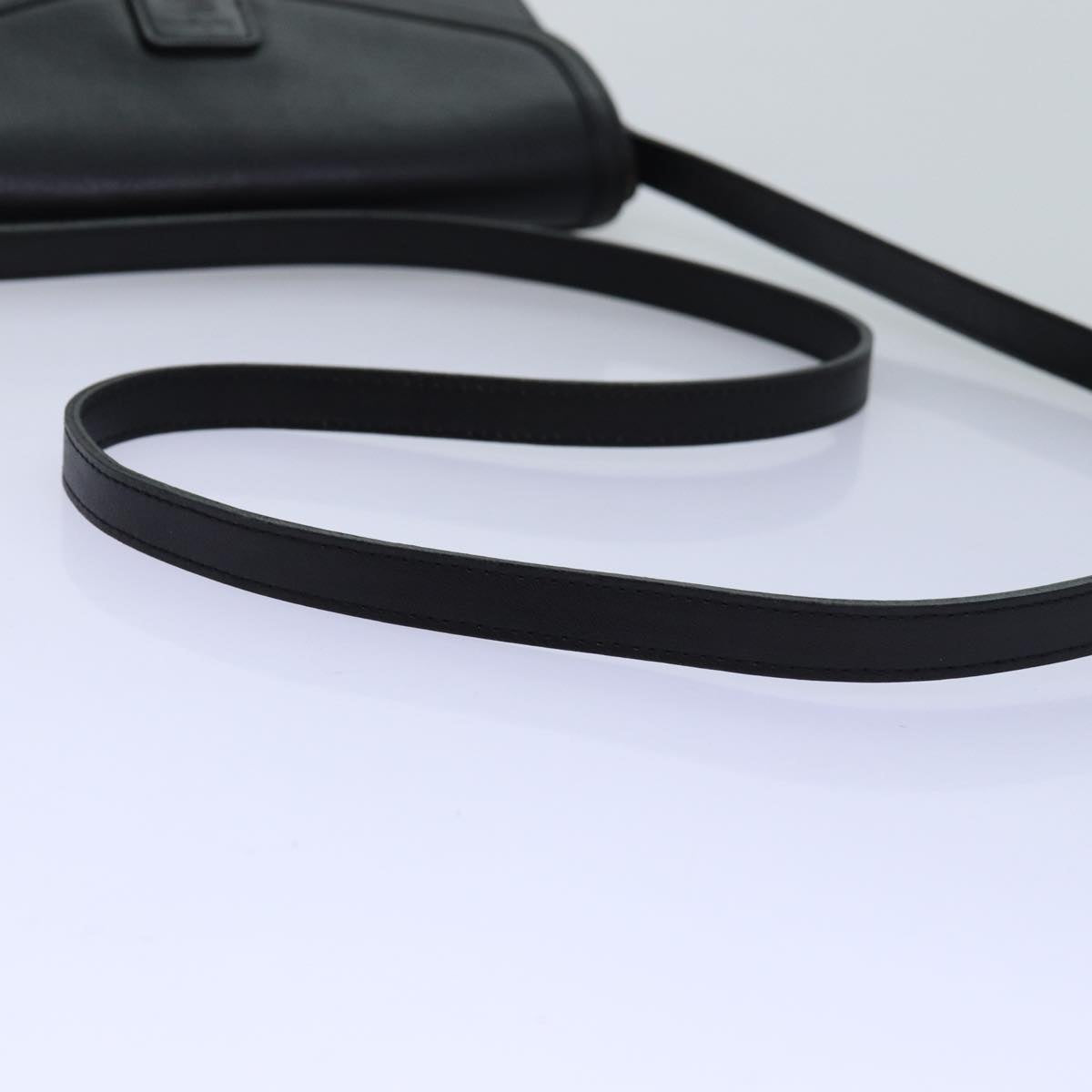 Burberry Black Leather Shoulder Bag (Pre-Owned)