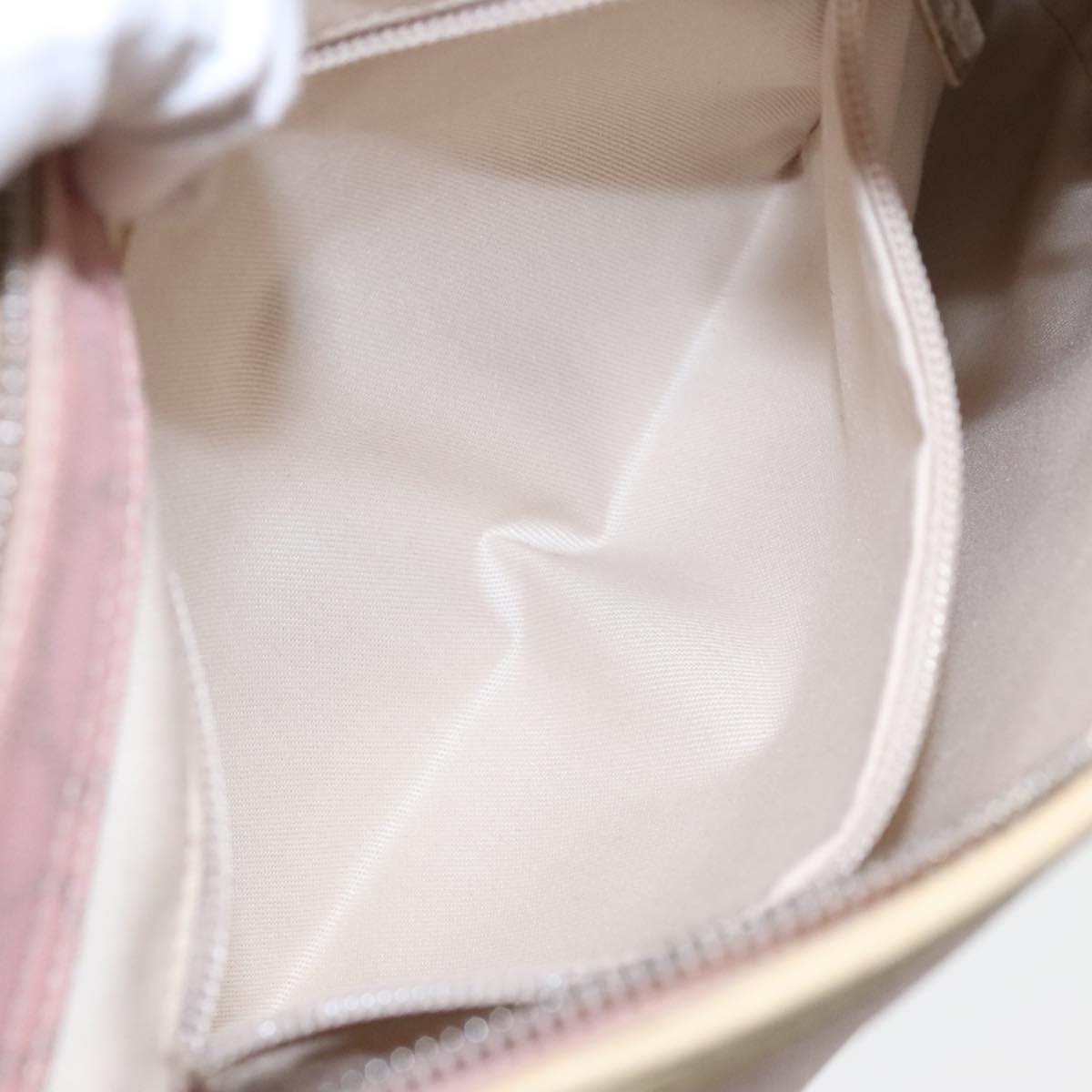 Salvatore Ferragamo Gancini Pink Canvas Shoulder Bag (Pre-Owned)