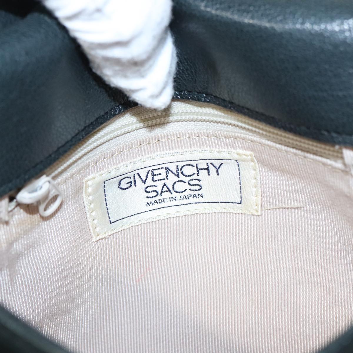 Givenchy Black Leather Shoulder Bag (Pre-Owned)