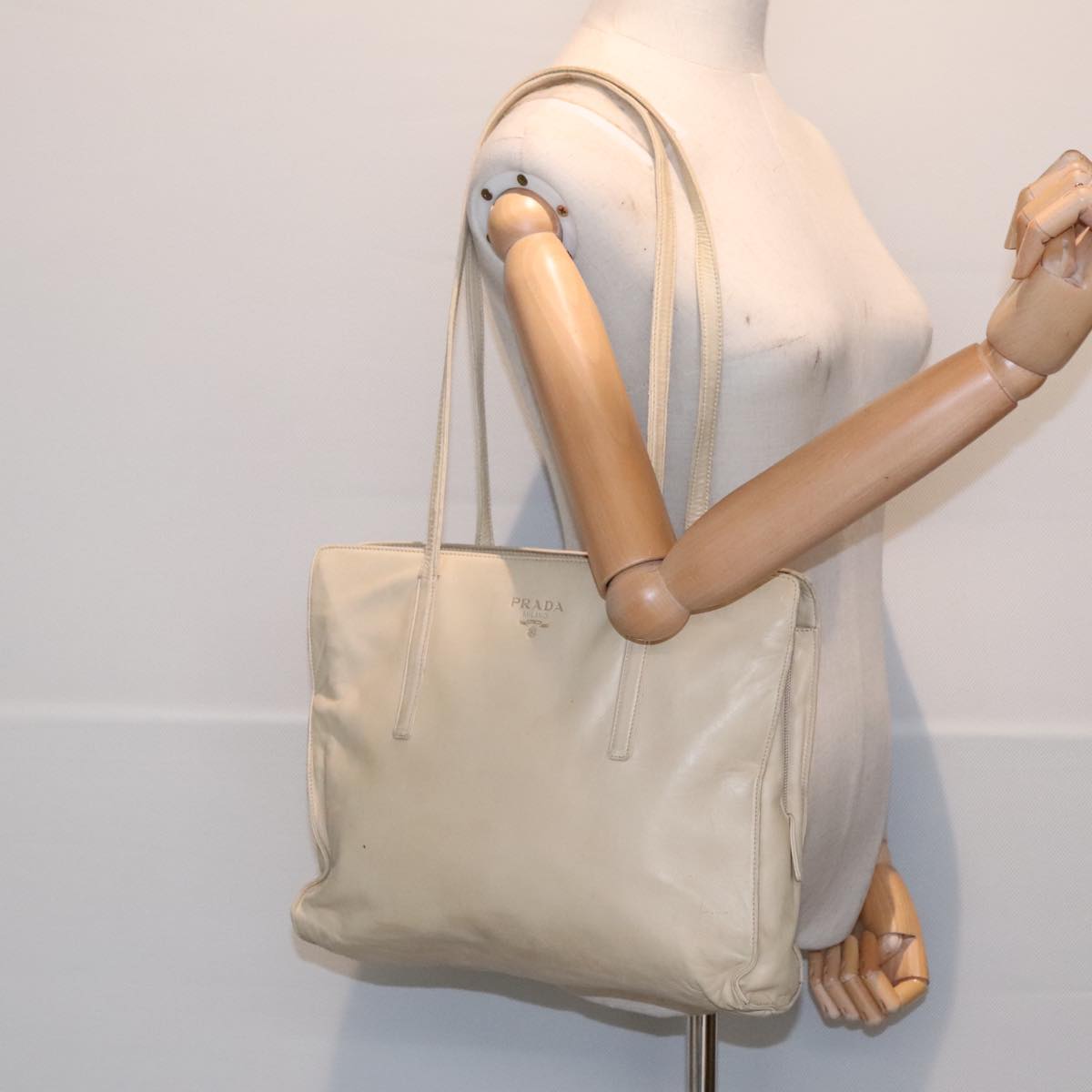 Prada Beige Leather Shoulder Bag (Pre-Owned)
