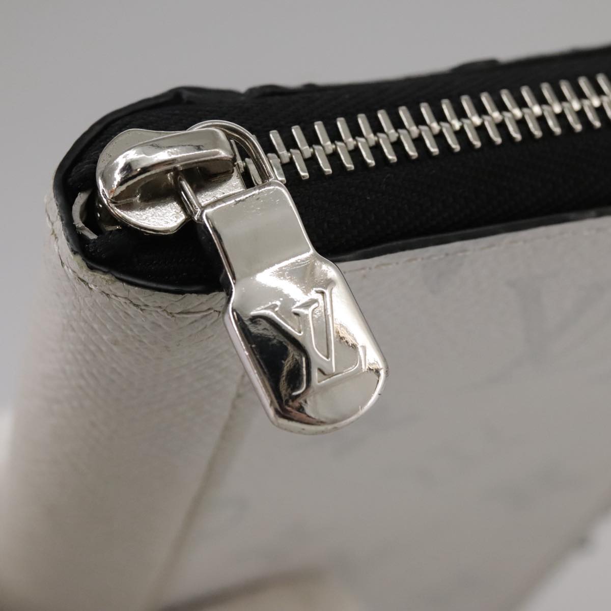Louis Vuitton Zippy Wallet Vertical Grey Canvas Wallet  (Pre-Owned)