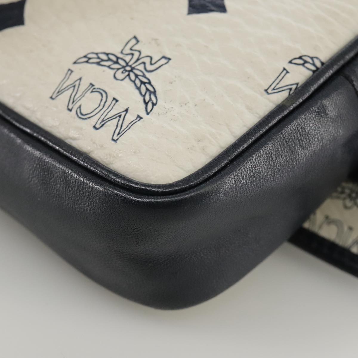 MCM Visetos White Canvas Shoulder Bag (Pre-Owned)
